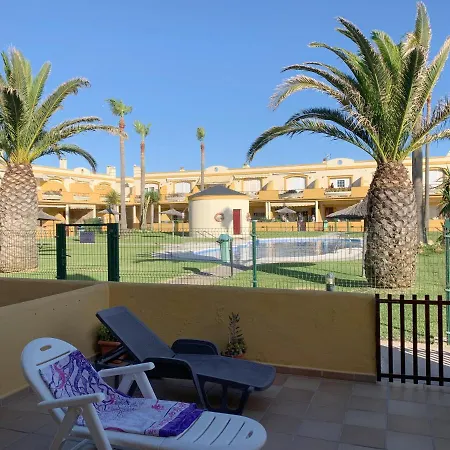 アパート Apartamento Primera Linea De Playa Con Piscina.